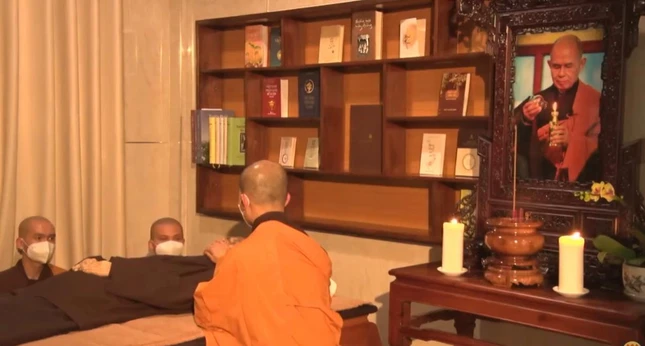 Bên trong thiền thất Lắng Nghe Bên trong thiền thất Lắng Nghe