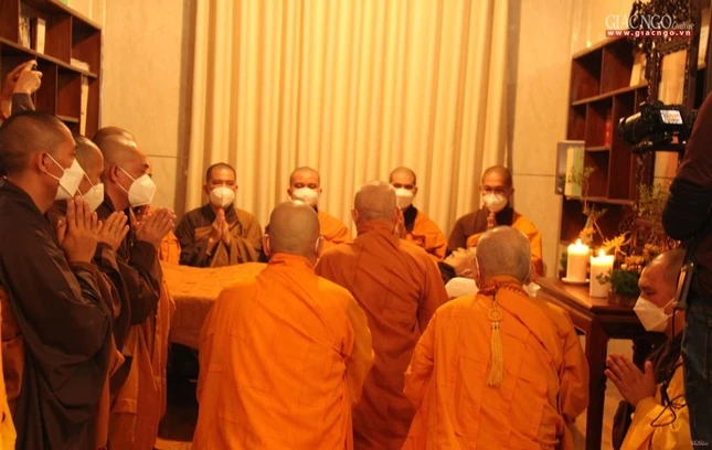 Khải bạch trước lúc cung thỉnh huyễn thân Thiền sư Thích Nhất Hạnh nhập kim quan