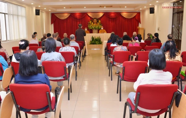 Họp mặt thân mật tại tòa soạn Họp mặt thân mật tại tòa soạn