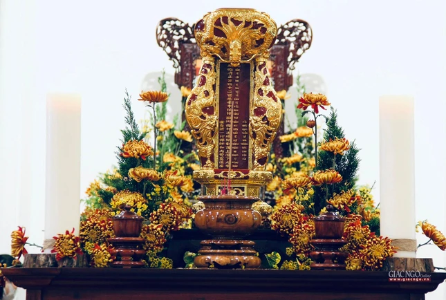 Long vị truyền thống dành cho các bậc Trưởng lão sau khi viên tịch tại cố đô Huế Long vị truyền thống dành cho các bậc Trưởng lão sau khi viên tịch tại cố đô Huế