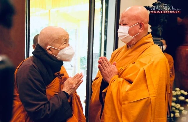 Và phân ưu với đại diện môn đồ pháp quyến