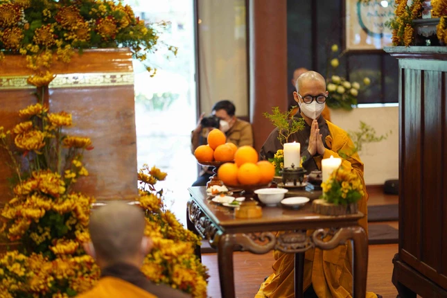 Bên Thầy như lúc Thiền sư tại thế