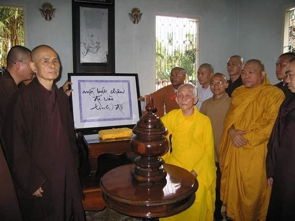 Thăm Đại lão Hòa thượng Thích Trí Tịnh - Ảnh: Lương Hòa