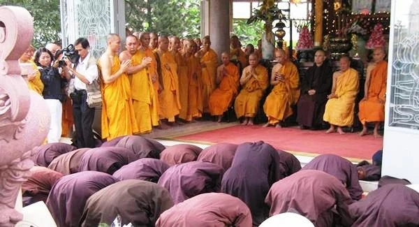 Thăm tịnh xá Trung Tâm