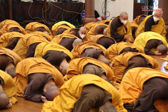 Đảnh lễ niệm ân