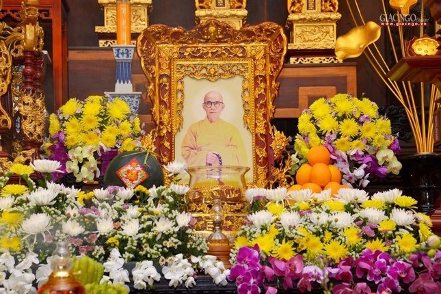 Chân dung Đại lão Hòa thượng Thích Thiện Hòa tại Tổ đường Ấn Quang