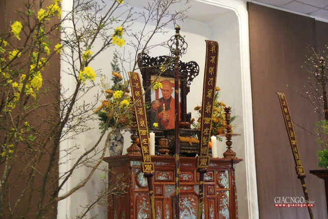 Cách đây vài hôm, nơi đây tôn trí kim quan thiền sư