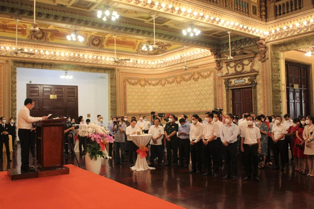 Lãnh đạo các sở, ban ngành, các cơ quan báo chí và phóng viên tiêu biểu tại buổi gặp mặt đầu năm Nhâm Dần - 2022 ở hội trường UBND TP.HCM - Ảnh: TNO Lãnh đạo các sở, ban ngành, các cơ quan báo chí và phóng viên tiêu biểu tại buổi gặp mặt đầu năm Nhâm Dần - 2022 ở hội trường UBND TP.HCM - Ảnh: TNO