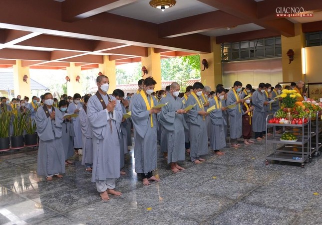 Phật tử tham dự cầu nguyện