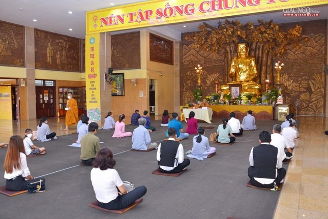 Phật tử phát nguyện quy y Tam bảo trong ngày rằm tháng Giêng tại Pháp viện Minh Đăng Quang - TP.Thủ Đức