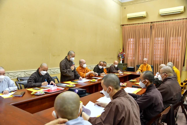 Thượng tọa Thích Quang Thạnh, Phó Viện trưởng kiêm Tổng Thư ký Hội đồng Điều hành báo cáo