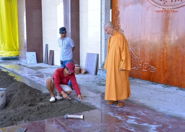 Các công đoạn cuối của chánh điện đang được tiến hành