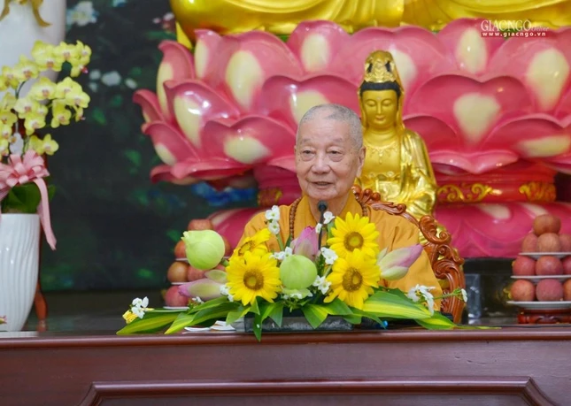 Trưởng lão Hòa thượng Quyền Pháp chủ GHPGVN có thời pháp thoại, chia sẻ kinh nghiệm tu học, sách tấn Tăng Ni sinh viên