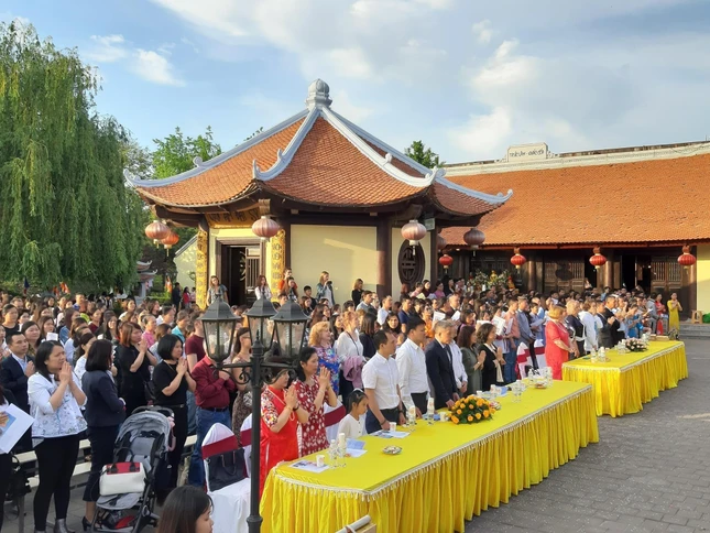 Chùa Trúc Lâm Kharkov là một trong những trung tâm văn hóa, tâm linh thu hút đông đảo cộng đồng người Việt tại Ukraine đến sinh hoạt, góp phần giữ gìn truyền thống văn hóa dân tộc nơi xứ người - Ảnh: CTLK Chùa Trúc Lâm Kharkov là một trong những trung tâm văn hóa, tâm linh thu hút đông đảo cộng đồng người Việt tại Ukraine đến sinh hoạt, góp phần giữ gìn truyền thống văn hóa dân tộc nơi xứ người - Ảnh: CTLK