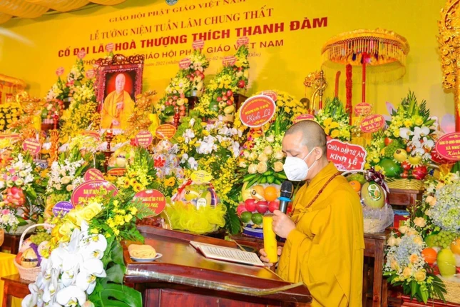 Thượng tọa Thích Minh Quang dẫn chương trình Thượng tọa Thích Minh Quang dẫn chương trình