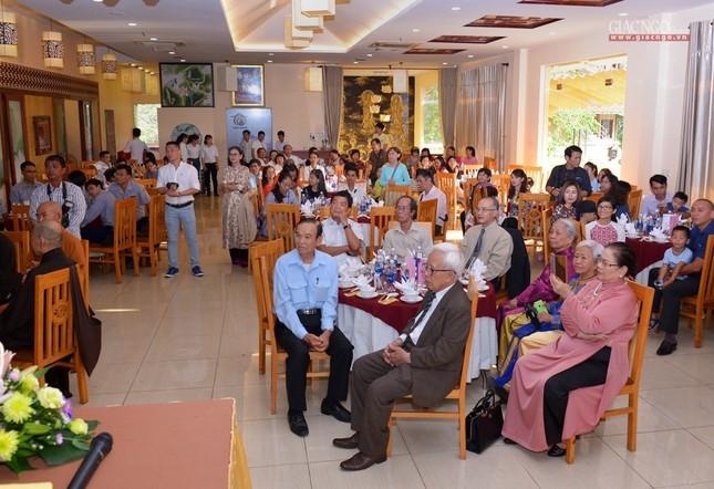 Thân hữu tham dự