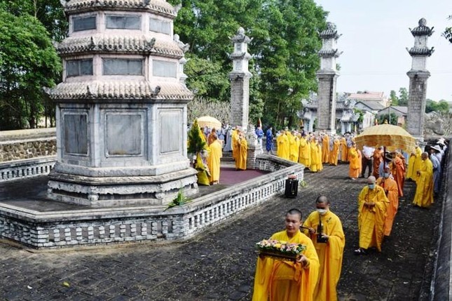 Nhiễu tháp tưởng niệm
