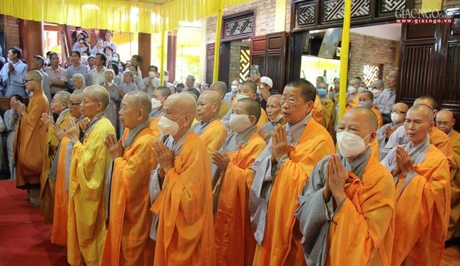 Chư Ni các trú xứ đến đảnh lễ Chư Ni các trú xứ đến đảnh lễ