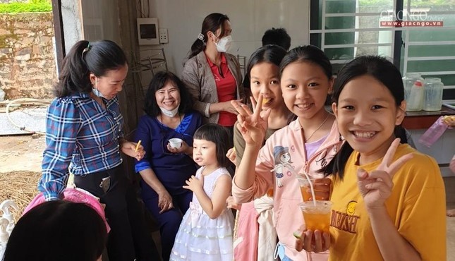 Niềm vui trong sáng trong ngày Phật đản của các em nhỏ ở Đắk Nông