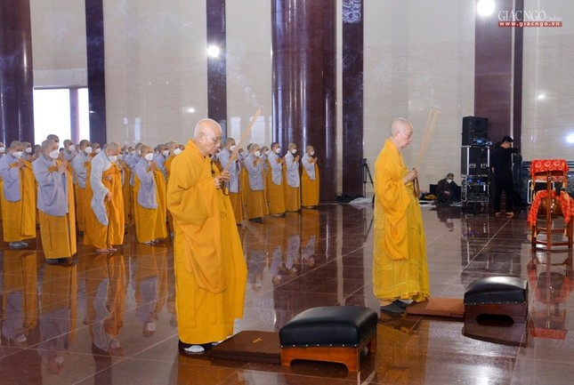 Tham dự còn có Hòa thượng Luật sư Thích Minh Thông