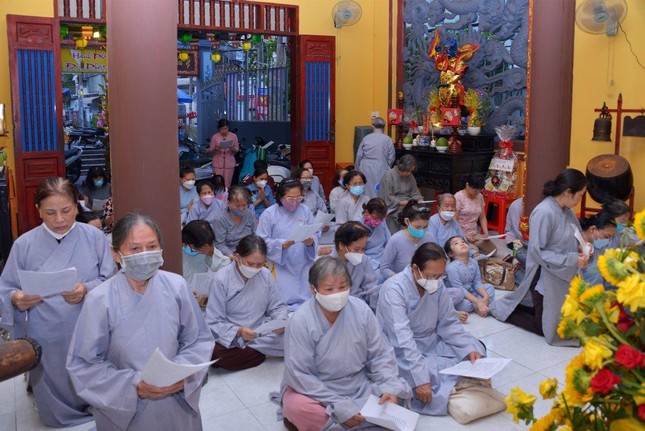 Những Phật tử gắn bó với chùa gần như cả cuộc đời mình