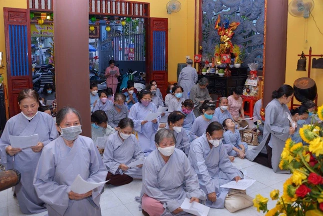 Những Phật tử gắn bó với chùa gần như cả cuộc đời mình