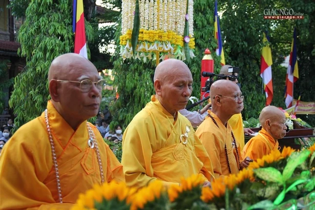 Chư tôn giáo phẩm chứng minh