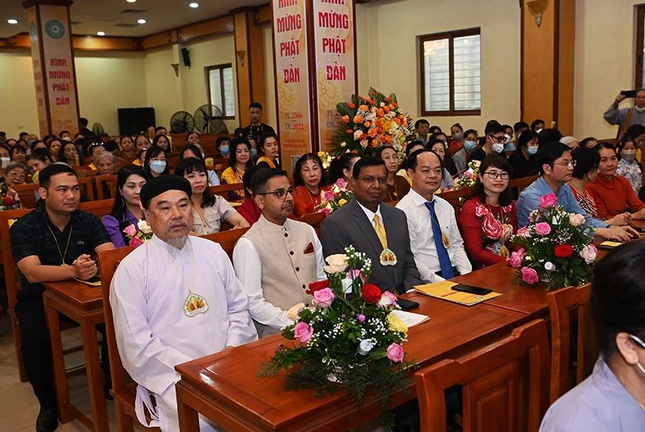 Đại diện các cơ quan ngoại giao và tôn giáo bạn