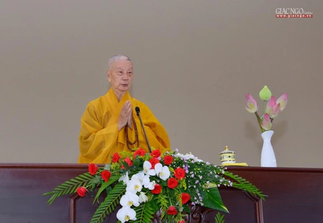 Đức Quyền Pháp chủ GHPGVN khai pháp đầu mùa an cư cho hơn 1.200 Tăng Ni trẻ Học viện Phật giáo VN tại TP.HCM an cư cấm túc