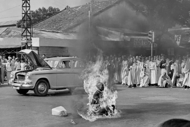 Trong ngọn lửa nóng, Ngài vẫn bình thản, siêu thoát... - Ảnh tư liệu của AP