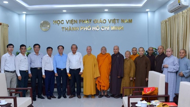 Cùng ghi ảnh lưu niệm