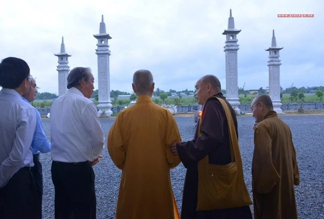 Và cùng chia sẻ nhiều câu chuyện trong thân tình