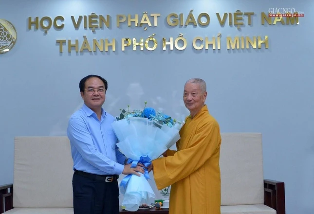 Thứ trưởng Bộ Nội vụ Vũ Chiến Thắng chúc mừng