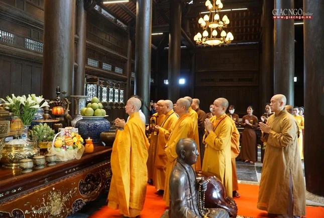 Trưởng lão Hòa thượng chia sẻ nhiều câu chuyện về lịch sử dân tộc