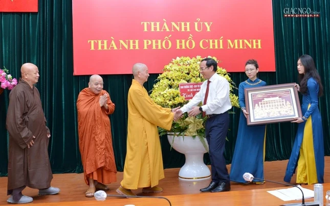 Buổi gặp mặt trong tinh thần cởi mở, thân tình và hoan hỷ