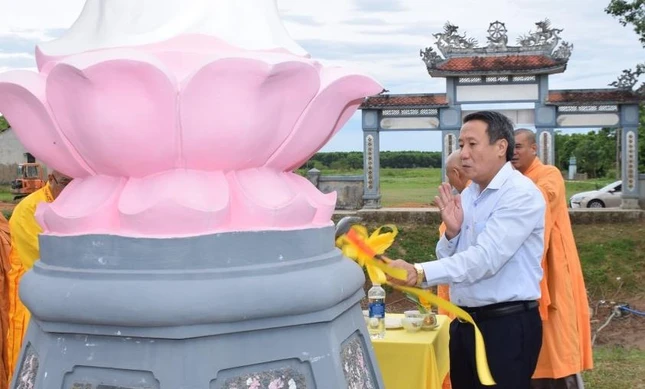 Ông Hà Sỹ Đồng thực hiện nghi thức động thổ