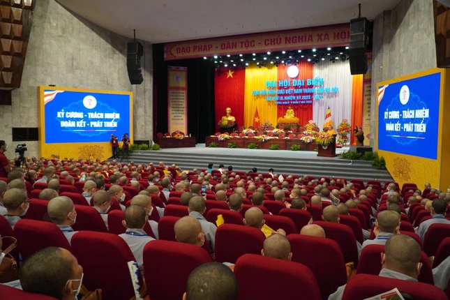 Phiên làm việc đầu tiên của Đại hội đại biểu Phật giáo TP.Hà Nội lần thứ IX tại Cung Văn hóa Hữu nghị Việt - Xô