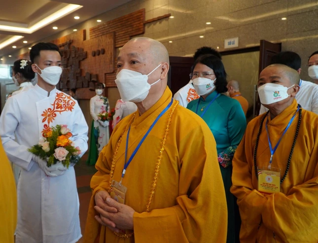 Cung nghinh Hòa thượng Thích Bảo Nghiêm và chư tôn đức, quan khách tham dự