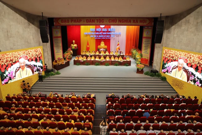 Quang cảnh hội trường