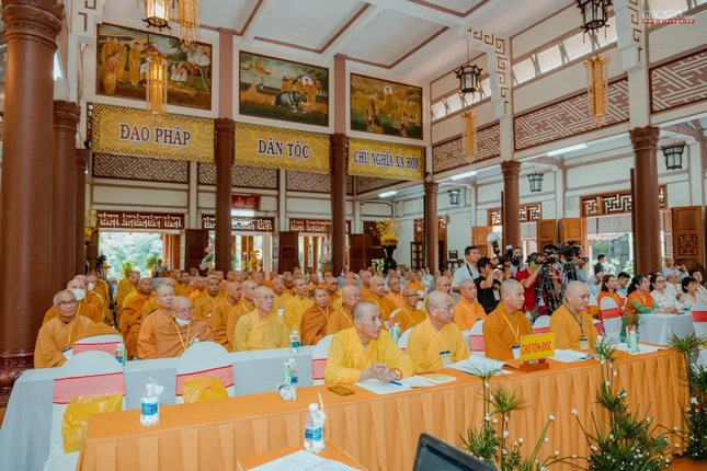 Đại biểu Tăng Ni tham dự