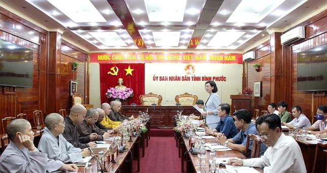 Bà Phó Chủ tịch UBND tỉnh Bình Phước phát biểu khẳng định sự ủng hộ đối với việc tổ chức Đại hội đại biểu Phật giáo tỉnh nhà nhiệm kỳ 2022-2027 - Ảnh: Báo Bình Phước