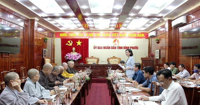 Bà Phó Chủ tịch UBND tỉnh Bình Phước phát biểu khẳng định sự ủng hộ đối với việc tổ chức Đại hội đại biểu Phật giáo tỉnh nhà nhiệm kỳ 2022-2027 - Ảnh: Báo Bình Phước