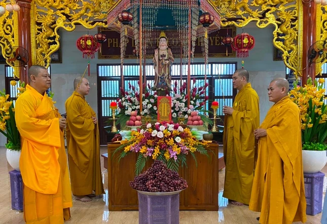 Linh vị các hương linh tử vong và cán bộ, chiến sĩ hy sinh trong đại dịch Covid-19 tại chùa Giác Nguyên