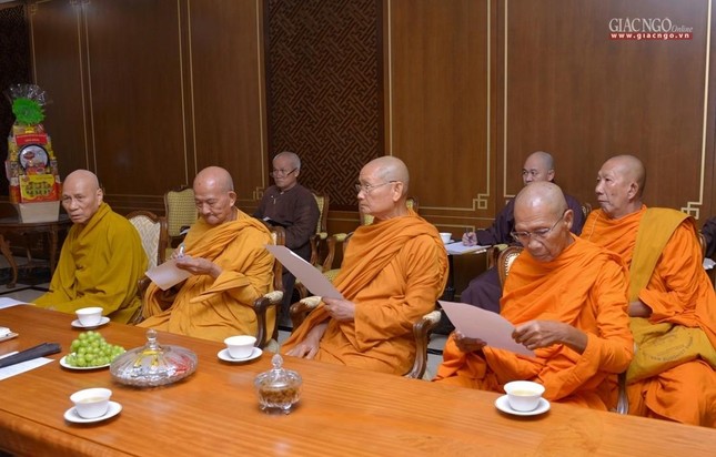 Từ phải sang: Trưởng lão Hòa thượng Thích Giác Quang, Trưởng lão Hòa thượng Thích Giác Giới, Trưởng lão Hòa thượng Viên Minh, Trưởng lão Hòa thượng Châu Ty