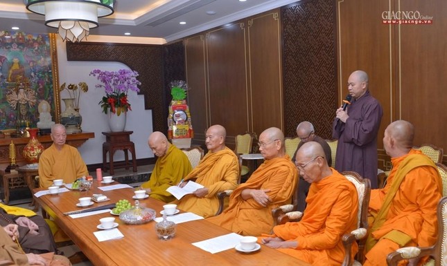 Thượng tọa Thích Đức Thiện bạch trình tình hình tổ chức Đại hội đại biểu Phật giáo các tỉnh, thành phố nhiệm kỳ 2022-2027 trước Đức Quyền Pháp chủ và chư vị Trưởng lão Ban Thường trực Hội đồng Chứng minh GHPGVN