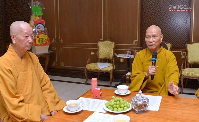 Trưởng lão Hòa thượng Thích Giác Quang phát biểu tại phiên họp