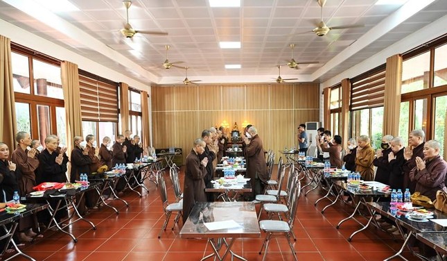 Quang cảnh buổi họp