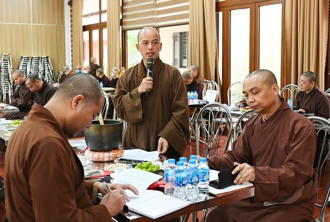 Đại đức Thích Thanh Tuyên trình bày