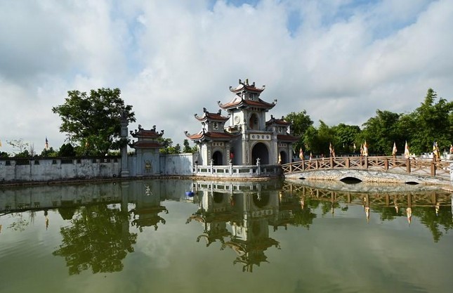 Tam quan tổ đình Viên Minh