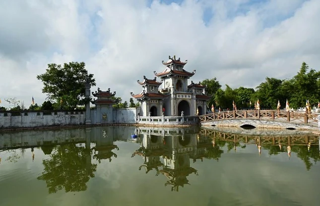 Tam quan tổ đình Viên Minh